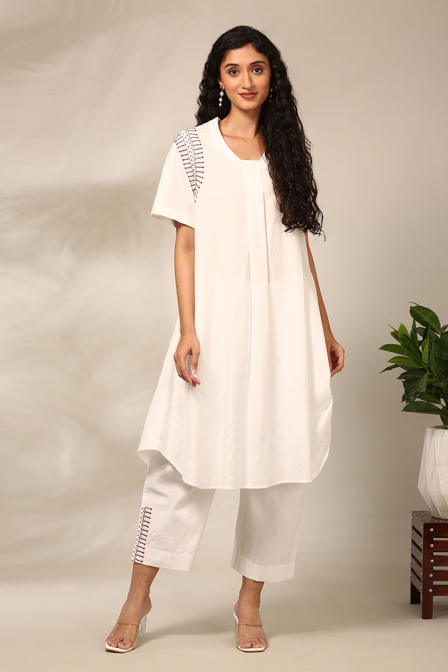 White Hand-Stitch Detailed Pant