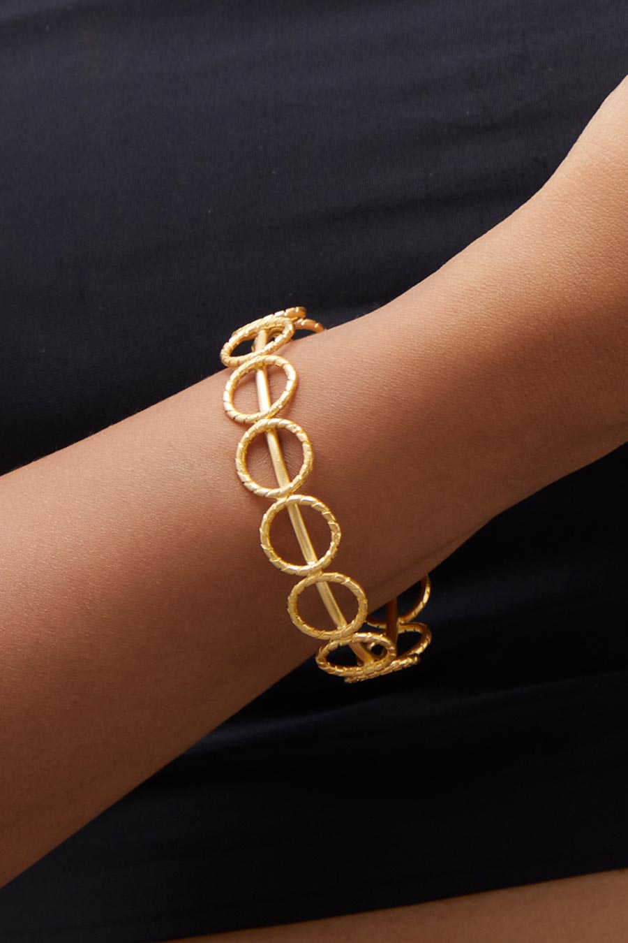 Gold Plated Noor Hand-Hugging Bracelet
