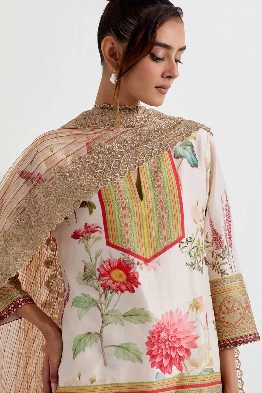 Daisy Printed Sharara Set With Textured Dupatta
