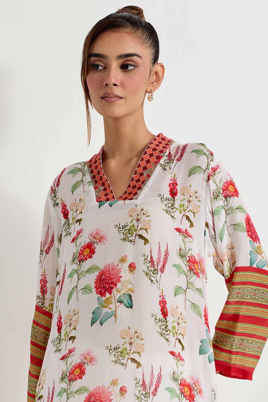Daisy Printed Silk Cross-Stitch Kurta & Pant Set