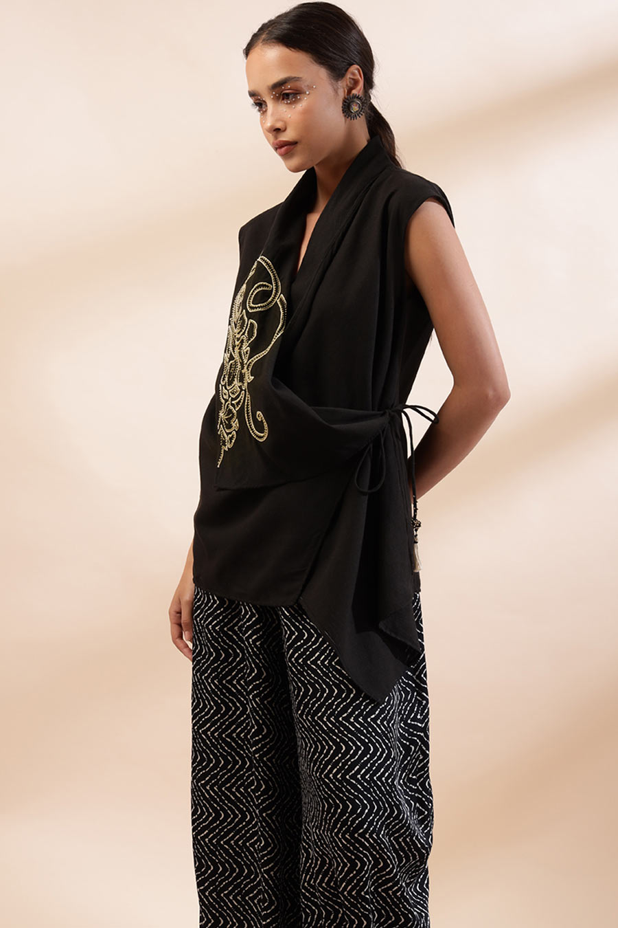 Black Noir Embroidered Warp Jacket
