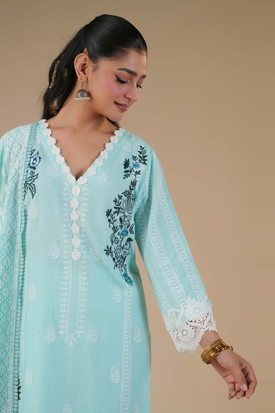 Kumud Aqua Linen Embroidered Kurta Set