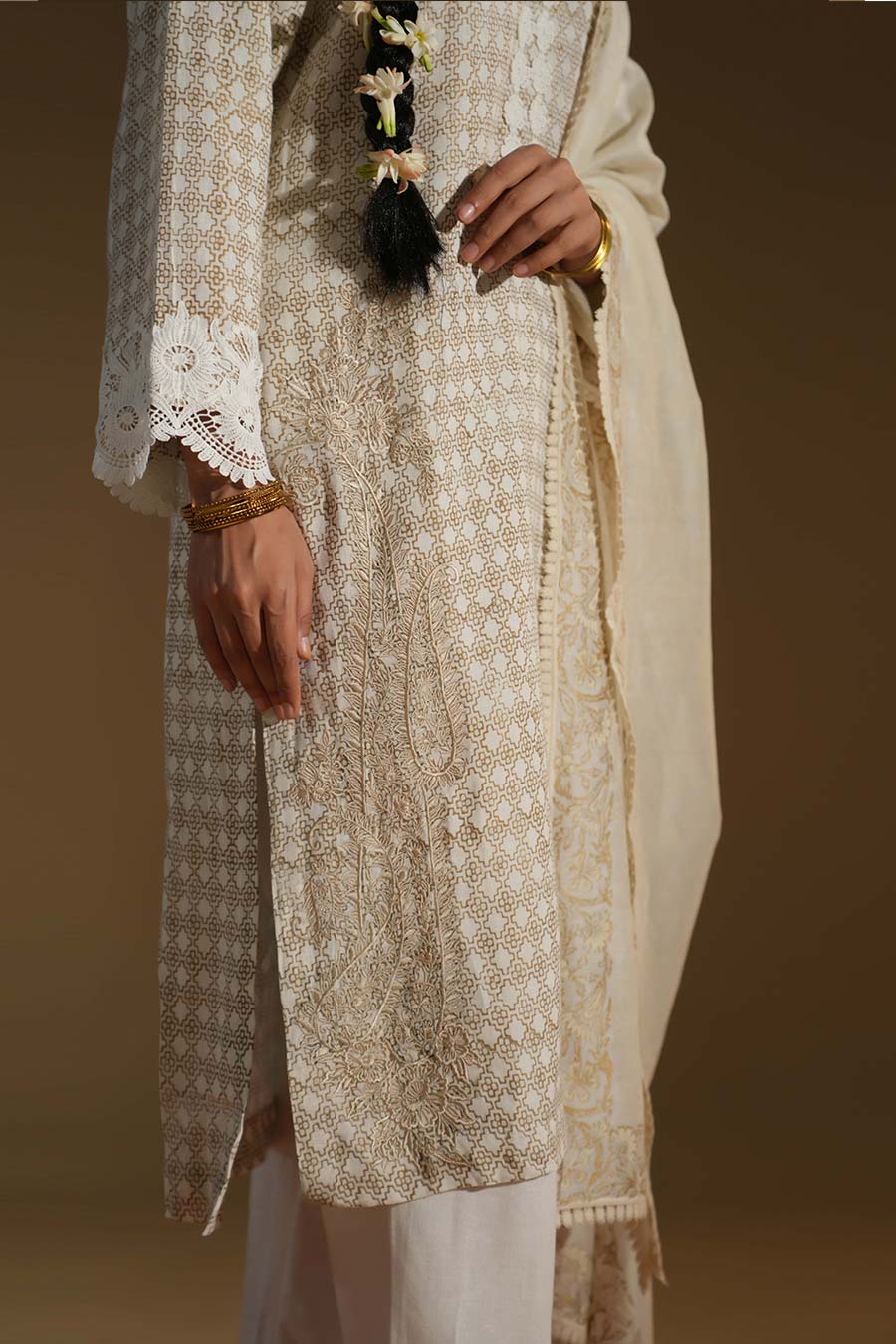 Genda Ivory Linen Embroidered Kurta Set