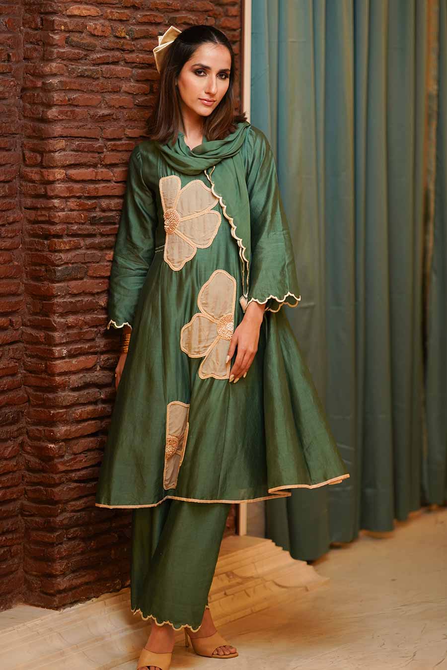Sage Green Applique Embroidered Kurta & Pant Set With Stole