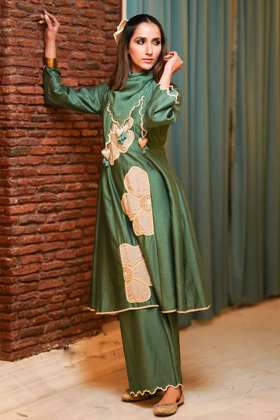 Sage Green Applique Embroidered Kurta & Pant Set With Stole