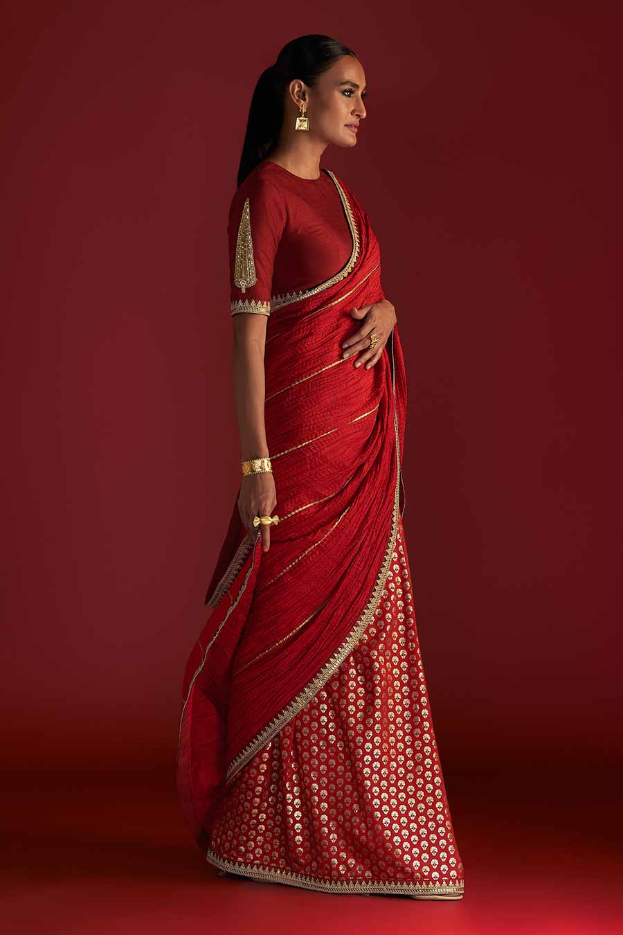 Red Crushed Honeycomb Saree & Blouse Piece