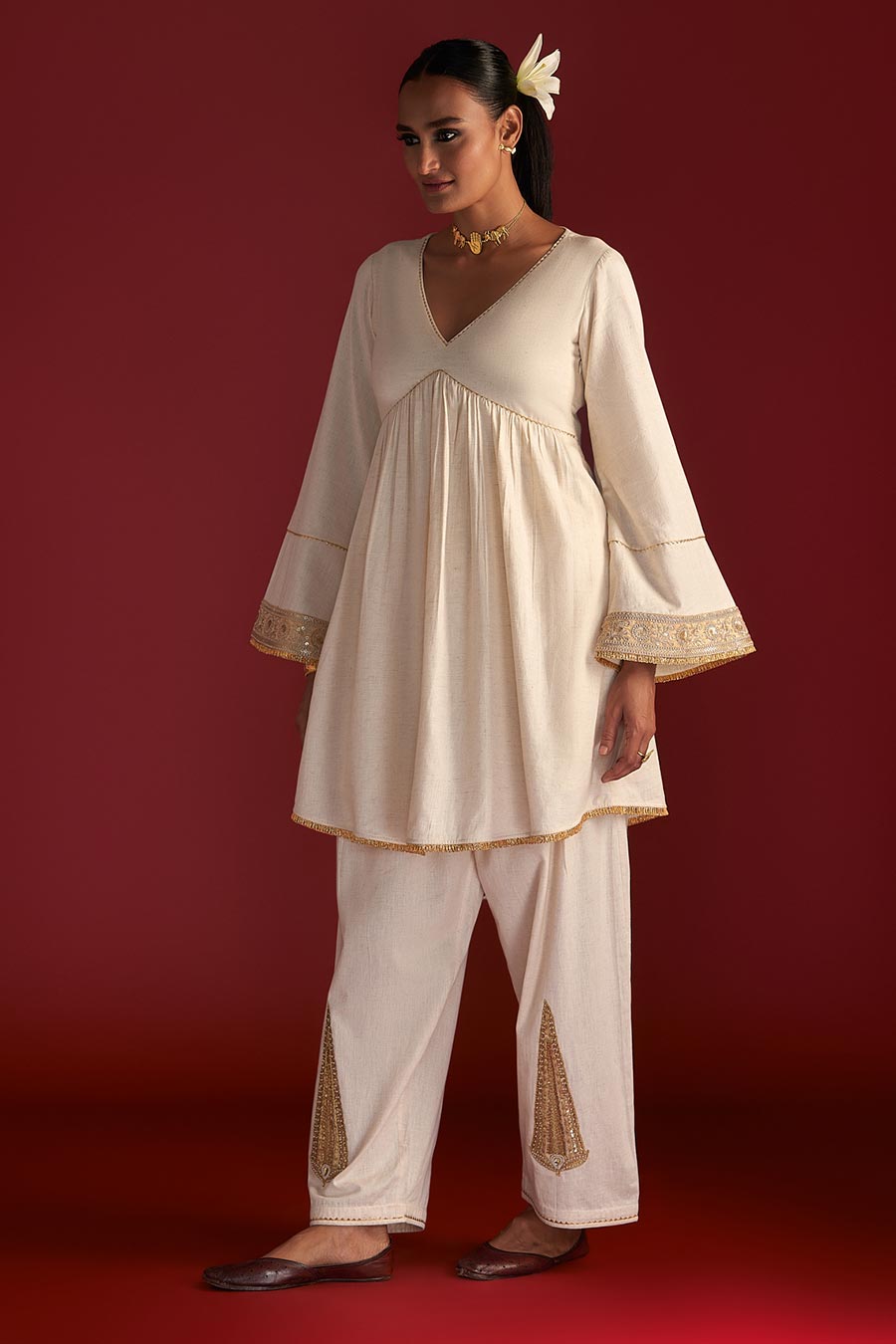 Ivory 'Paan-Patti' Embroidered Kurta & Salwar Set