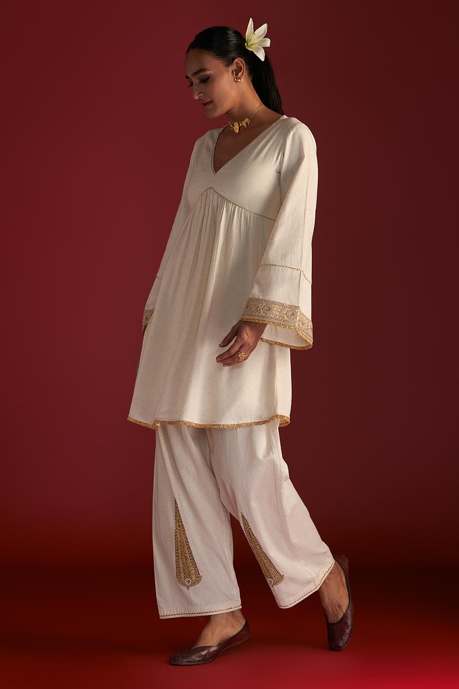 Ivory 'Paan-Patti' Embroidered Kurta & Salwar Set