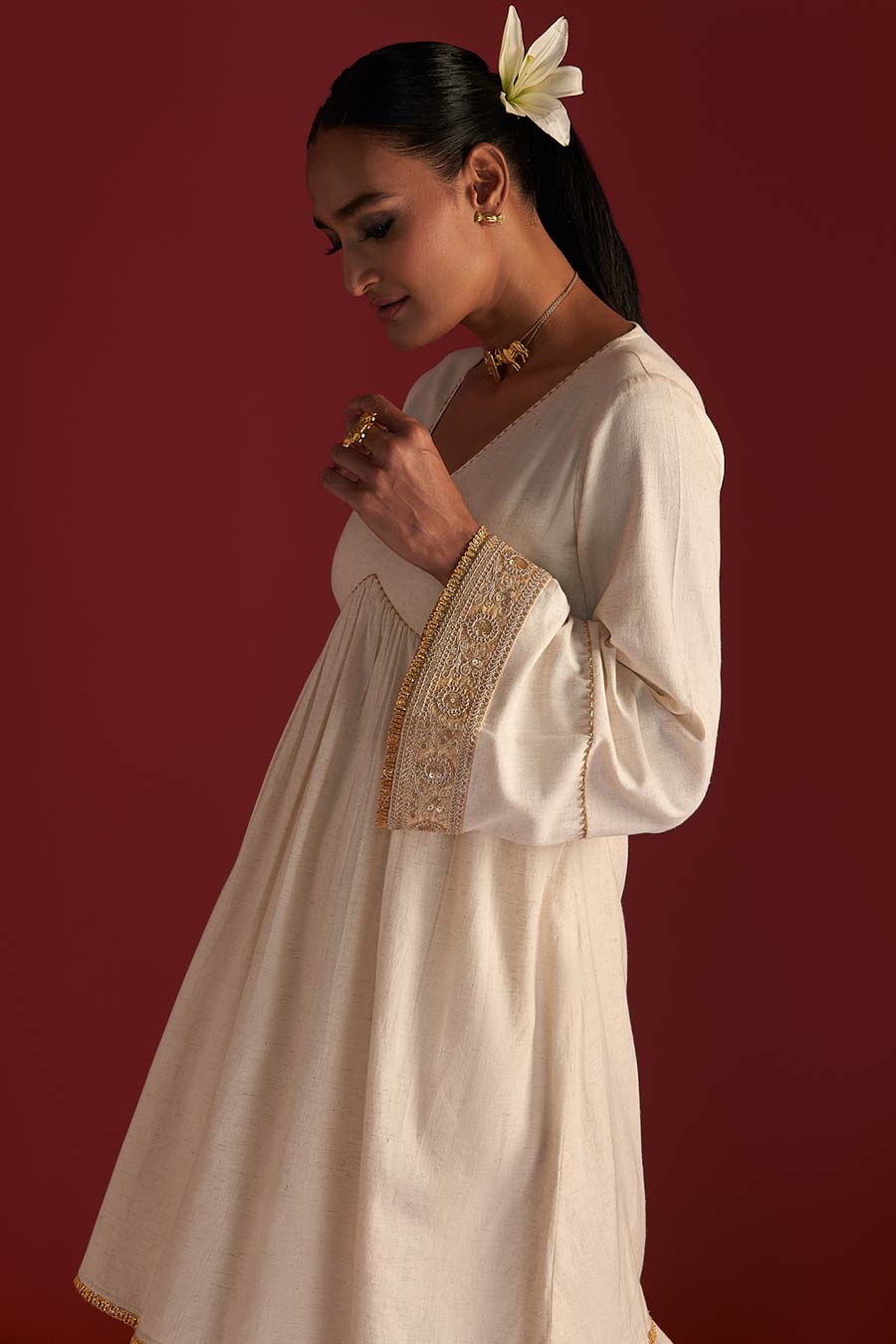 Ivory 'Paan-Patti' Embroidered Kurta & Salwar Set