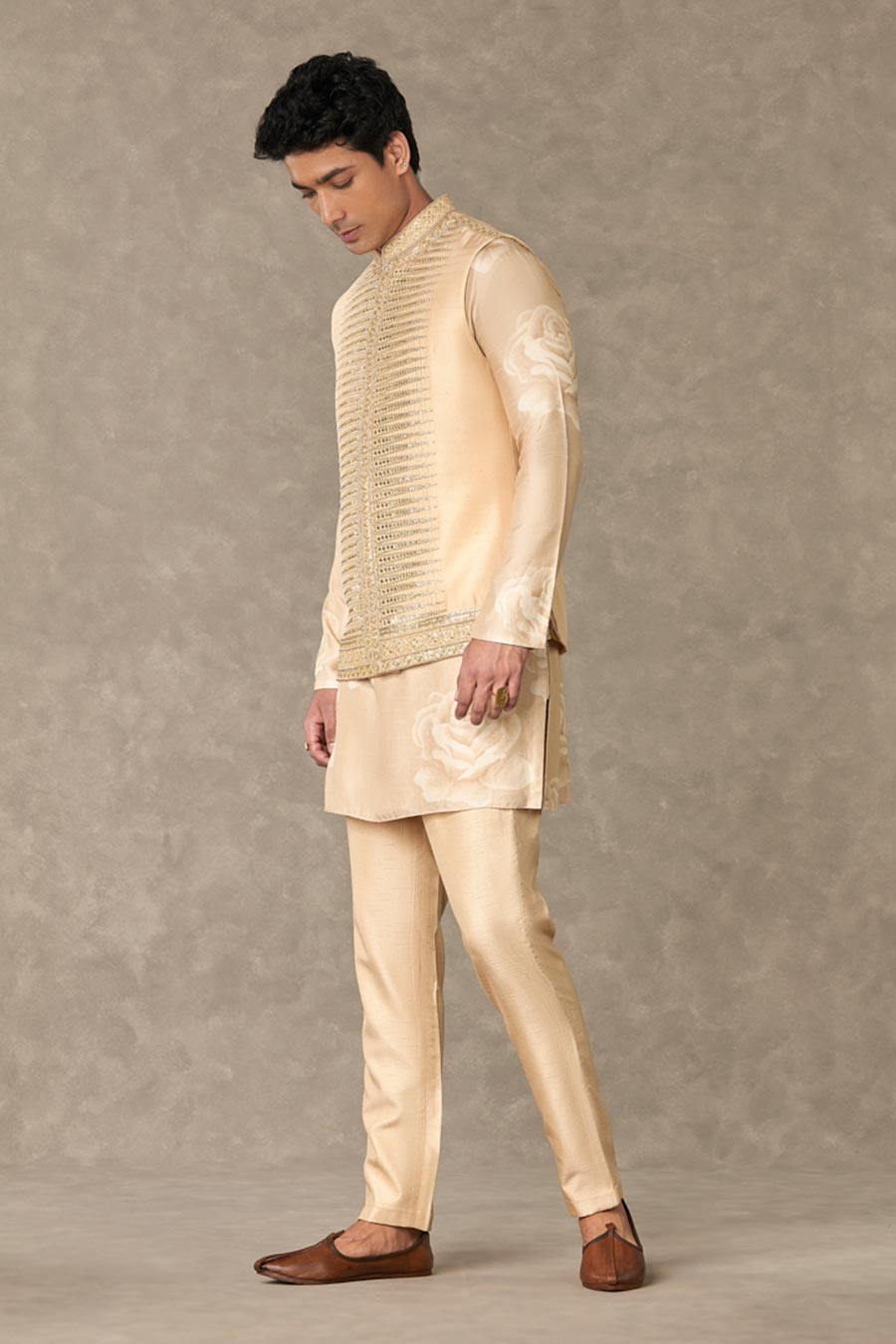 Beige Trikone Embroidered Bandi Jacket