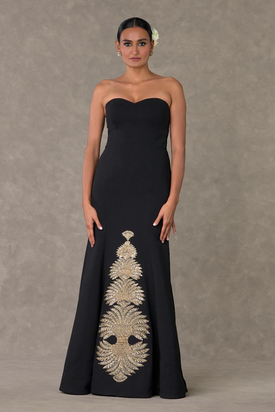 Black Son-Chidiya Embroidered Gown with Cape