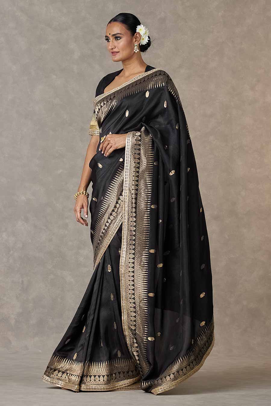 Black Haath-Phool Embroidered Saree With Blouse Piece