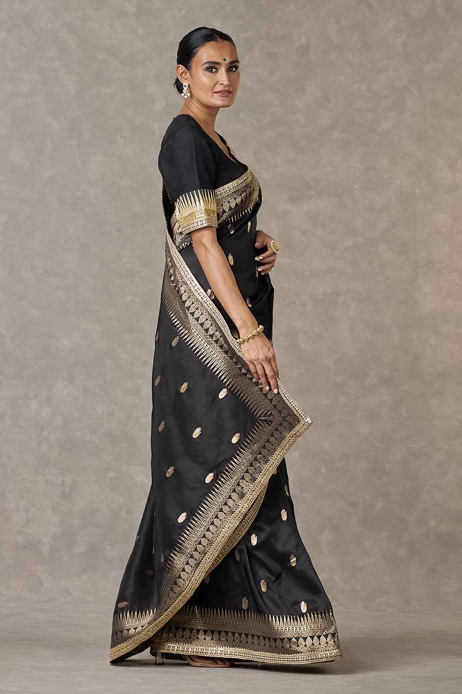 Black Haath-Phool Embroidered Saree With Blouse Piece