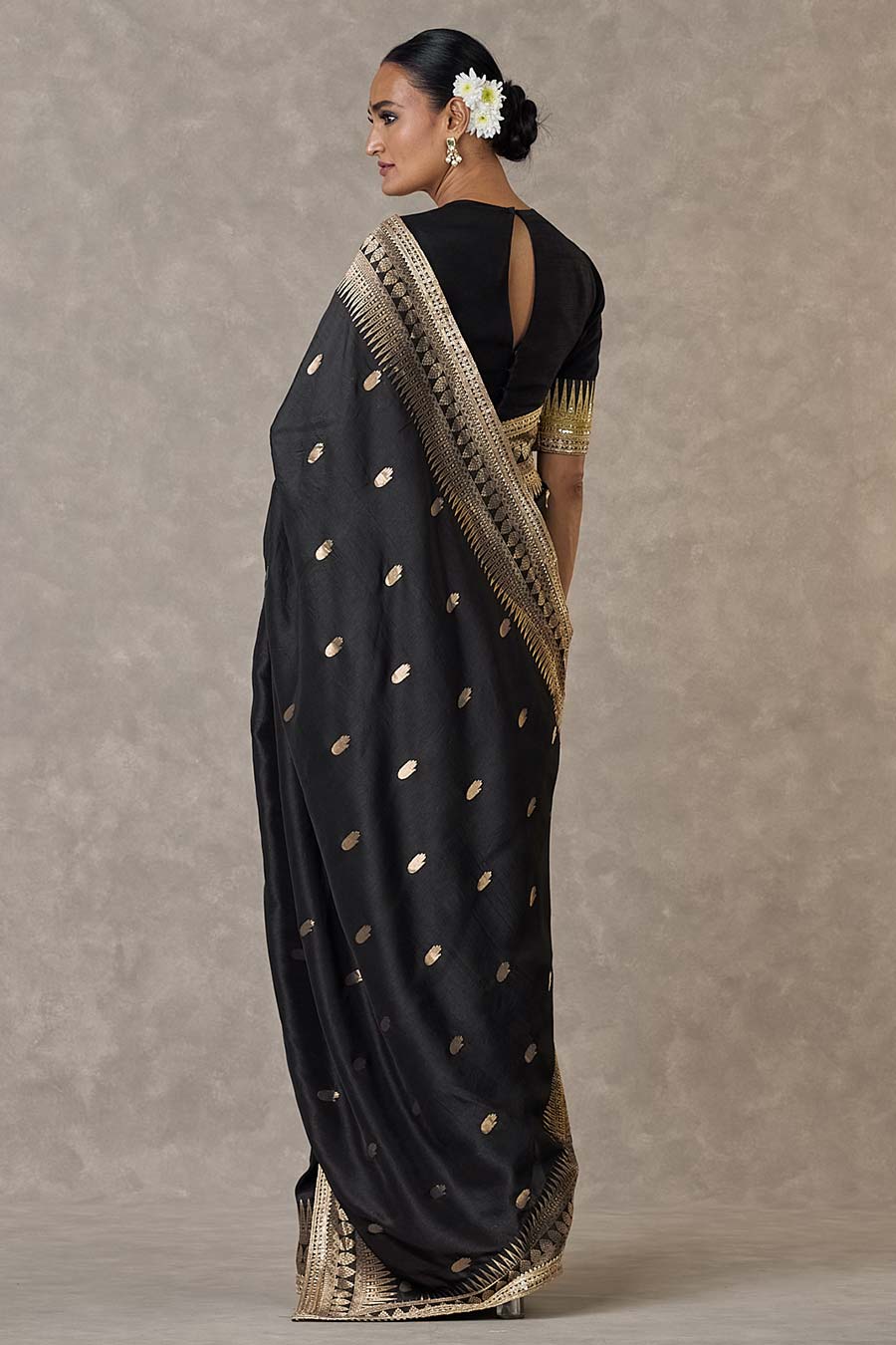 Black Haath-Phool Embroidered Saree With Blouse Piece