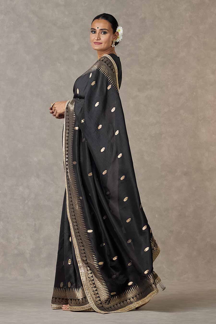 Black Haath-Phool Embroidered Saree With Blouse Piece