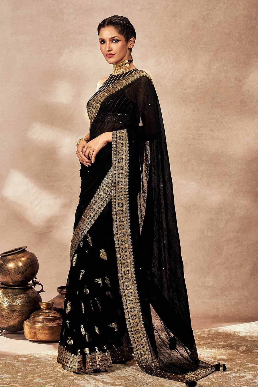 Black Potters Touch Crushed Saree With Blouse Piece
