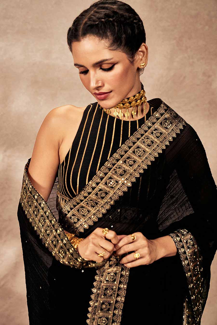 Black Potters Touch Crushed Saree With Blouse Piece
