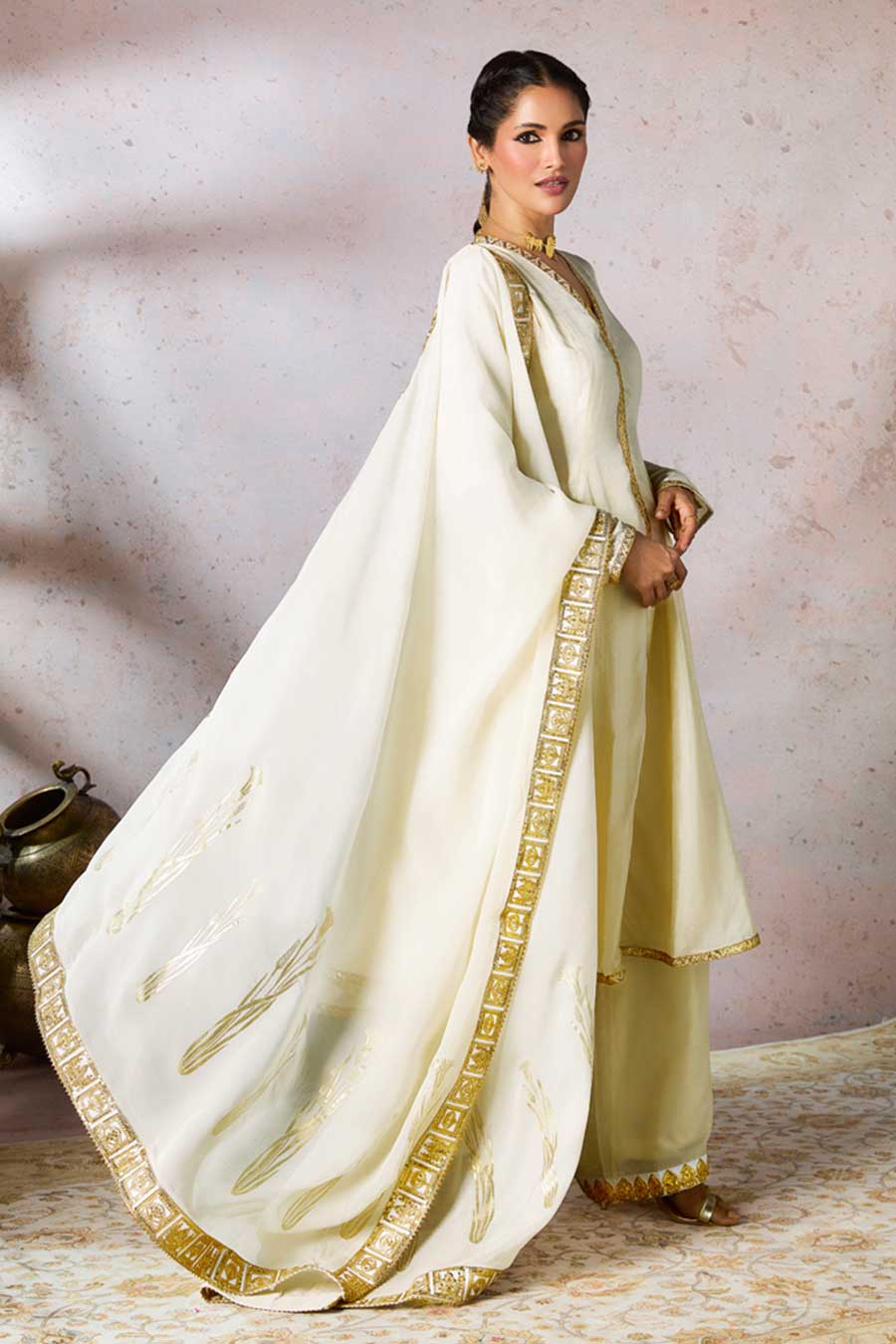 Ivory Whispering Lily Embellished Kurta Set