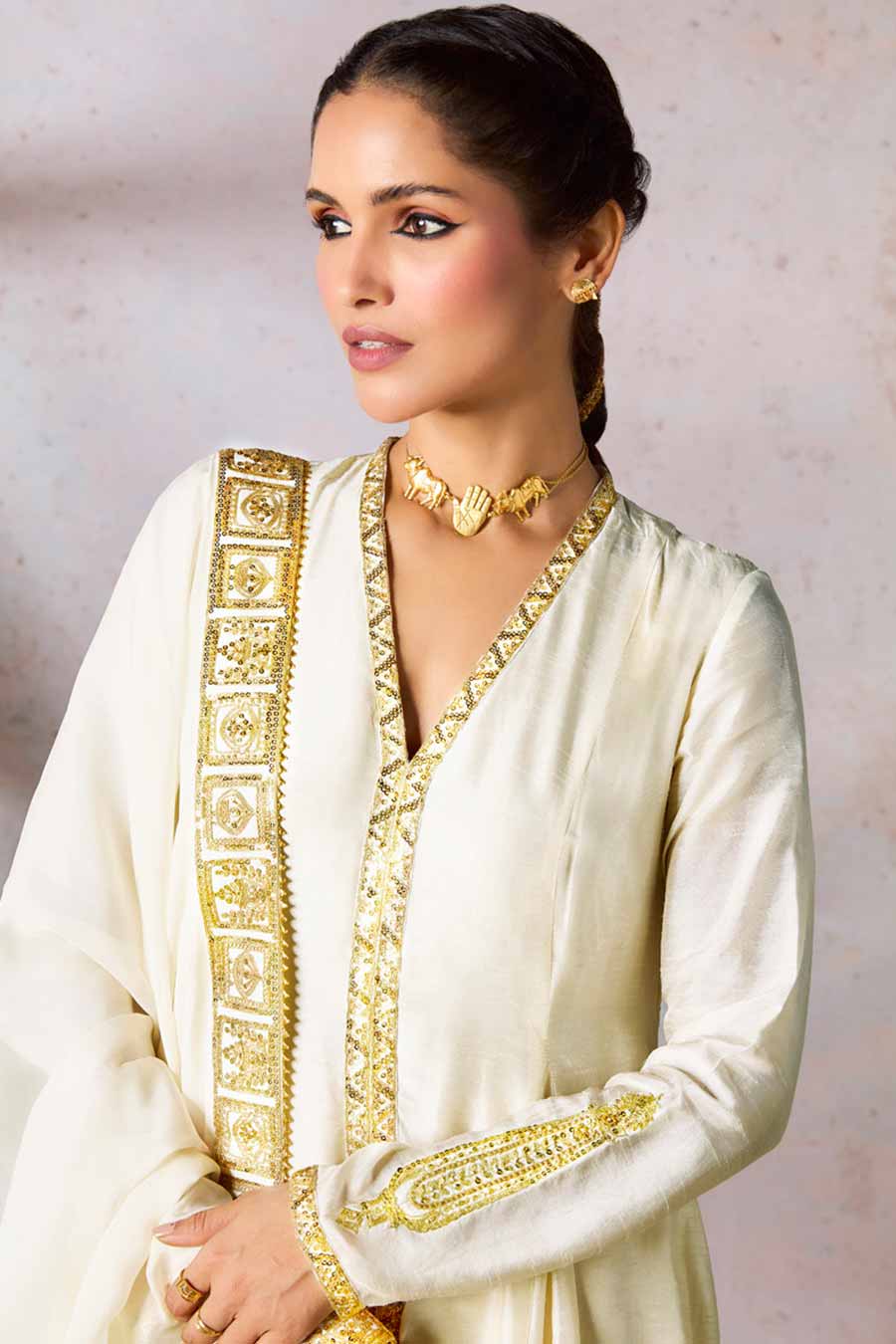 Ivory Whispering Lily Embellished Kurta Set