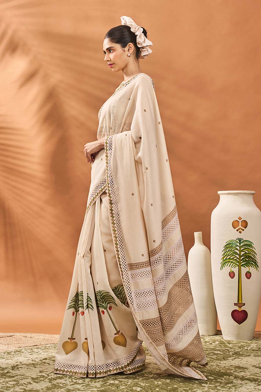 Ivory Tree Of Hearts Saree With Blouse Piece