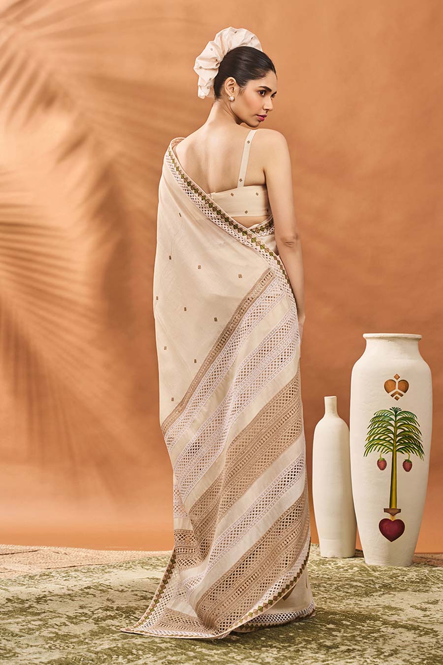 Ivory Tree Of Hearts Saree With Blouse Piece