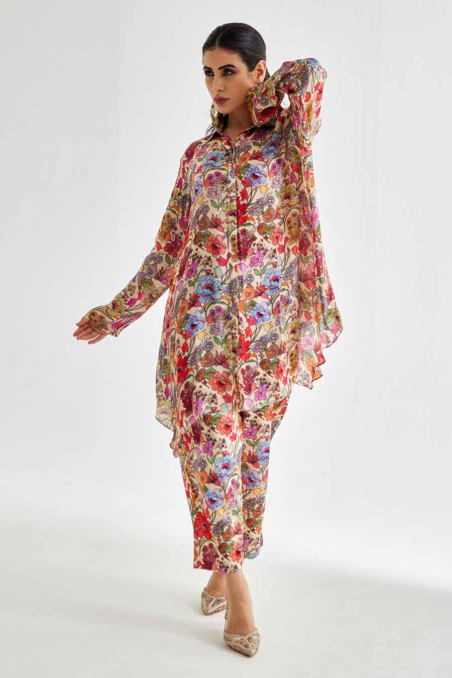 Big White Floral Printed Low-back Shirt & Pant Set