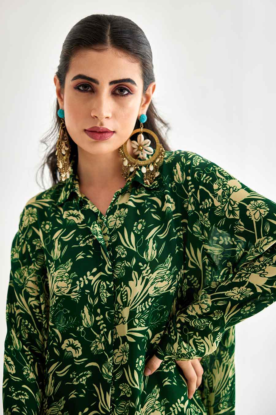 Small Green Floral Printed Low-back Shirt & Pant Set