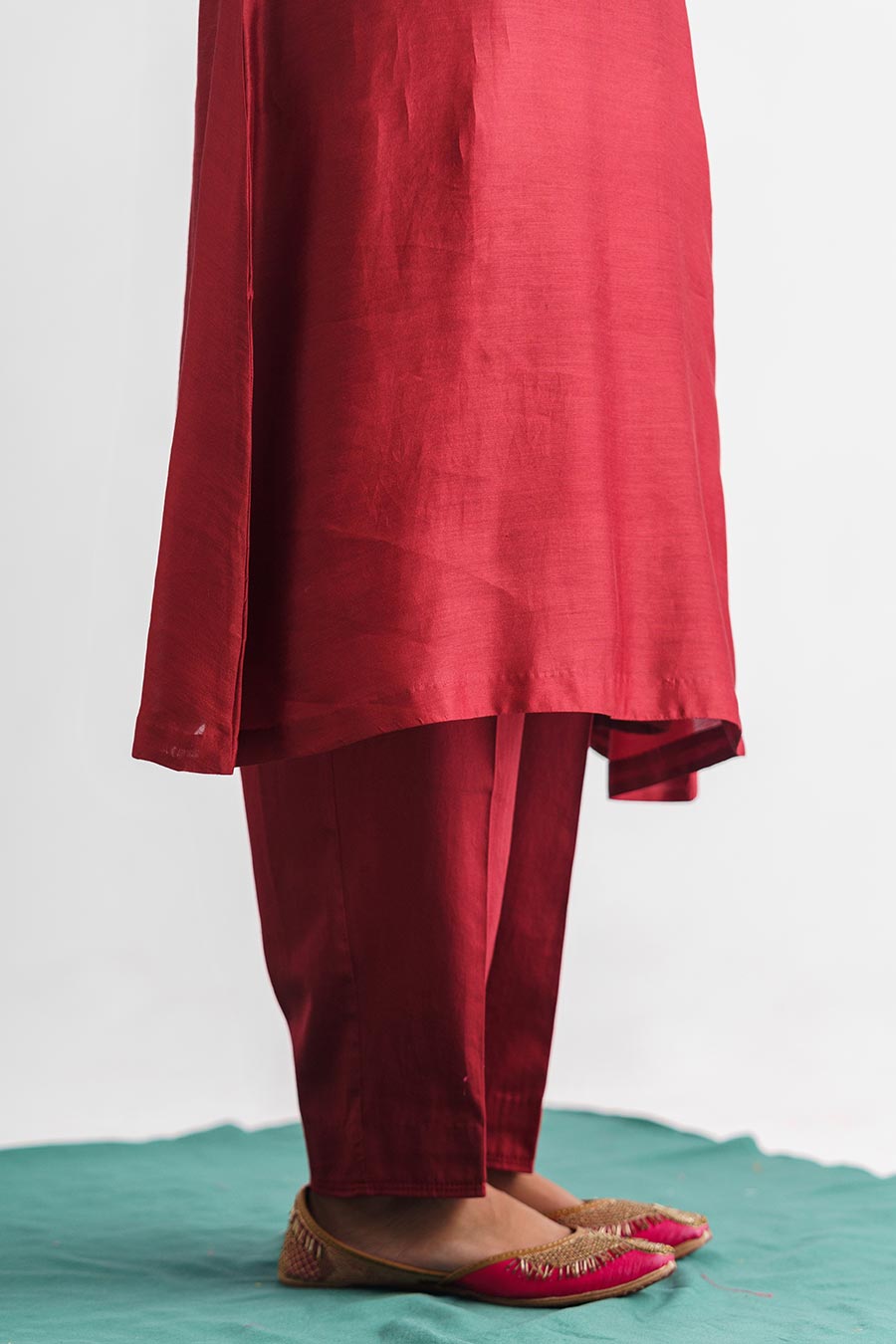 Maroon Threadwork Kurta & Pant Set (Set of 2)