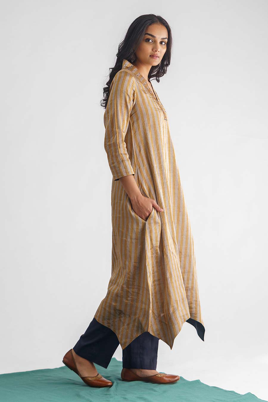 Grey & Gold Stripe Handwoven Kurta With Slip