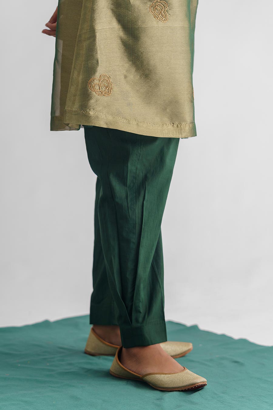 Green Floral Embroidered Kurta Set (Set of 3)