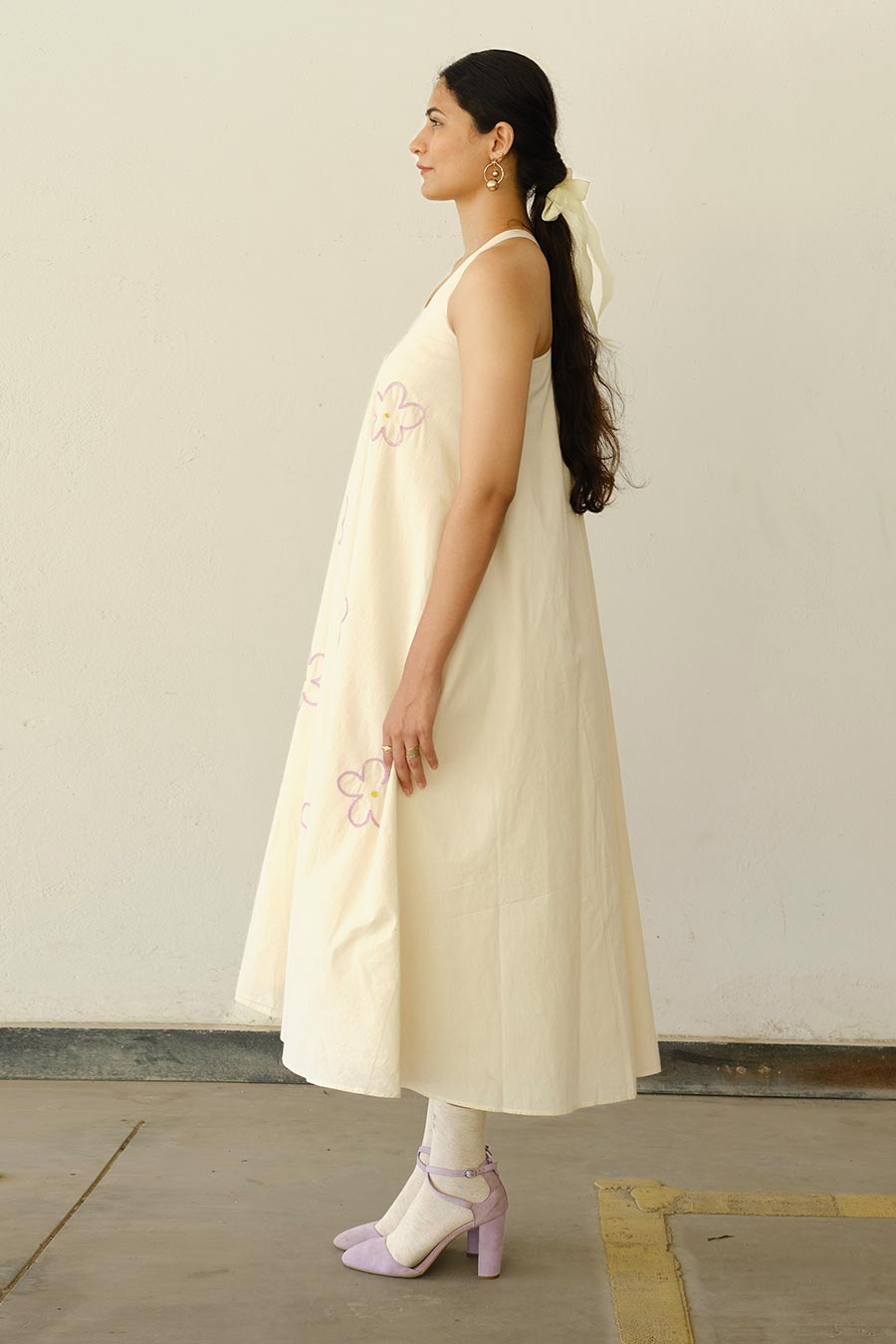 Beige Hand-Embroiderd Flower Motif Dress