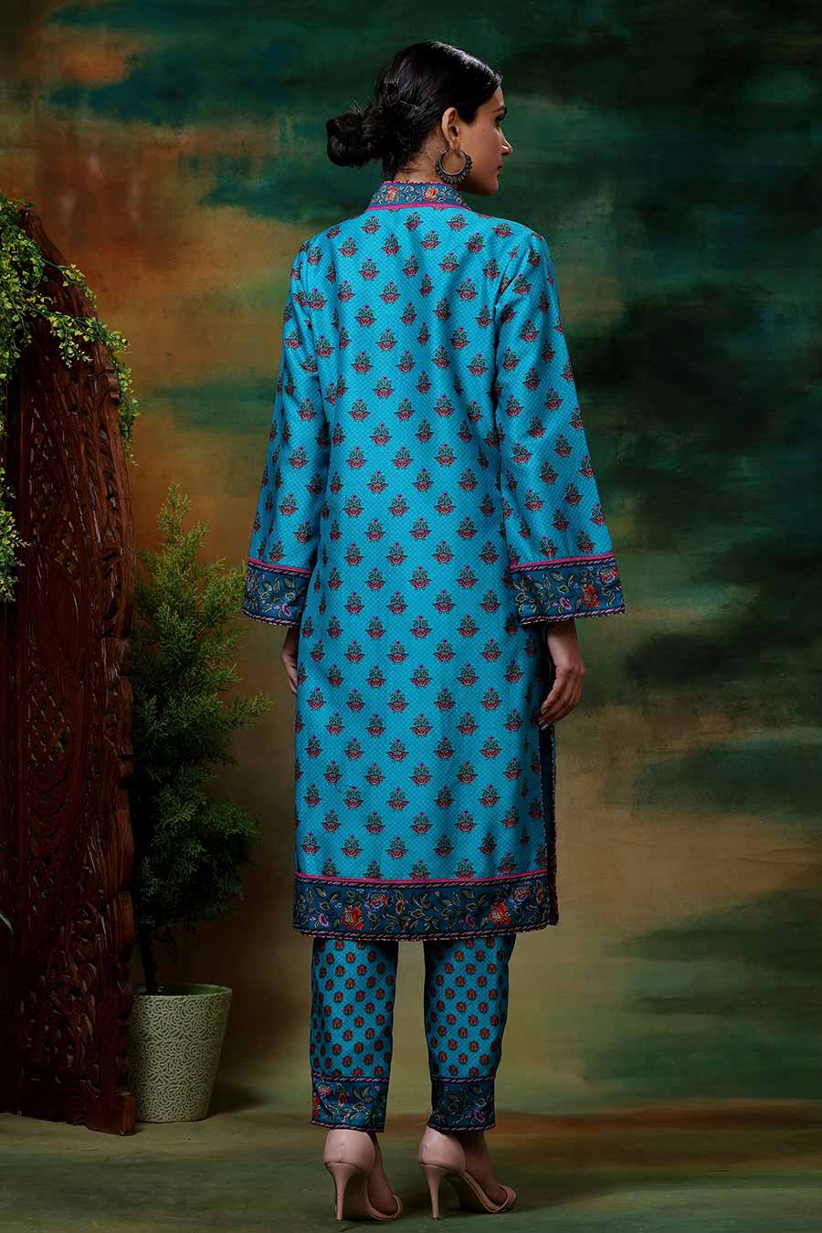 Neelam Boota Kurta Set