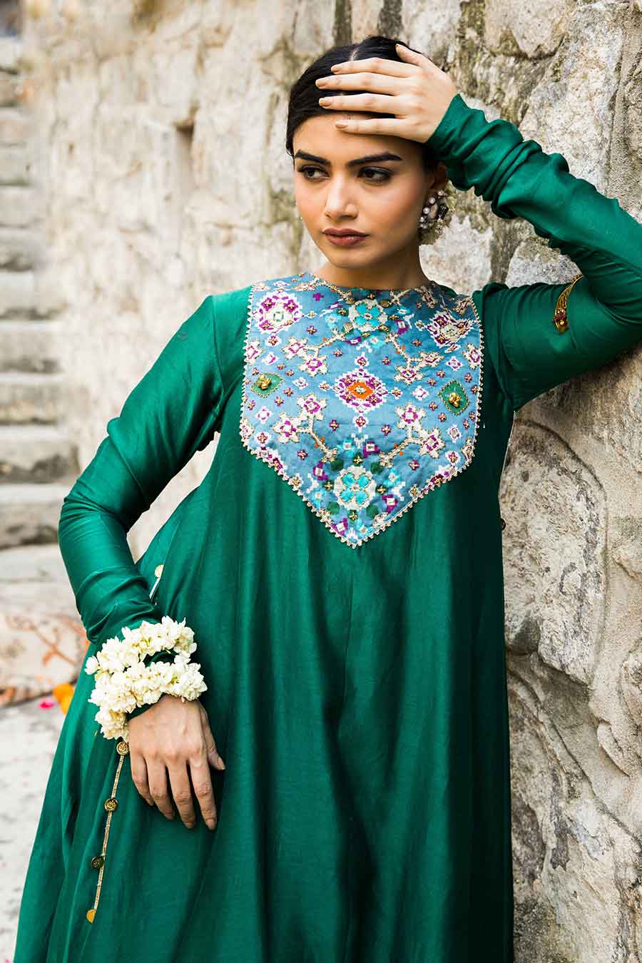 Inaayat - Green Embroidered Kurta Set