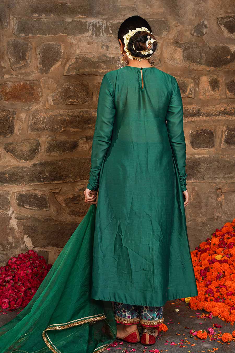 Inaayat - Green Embroidered Kurta Set