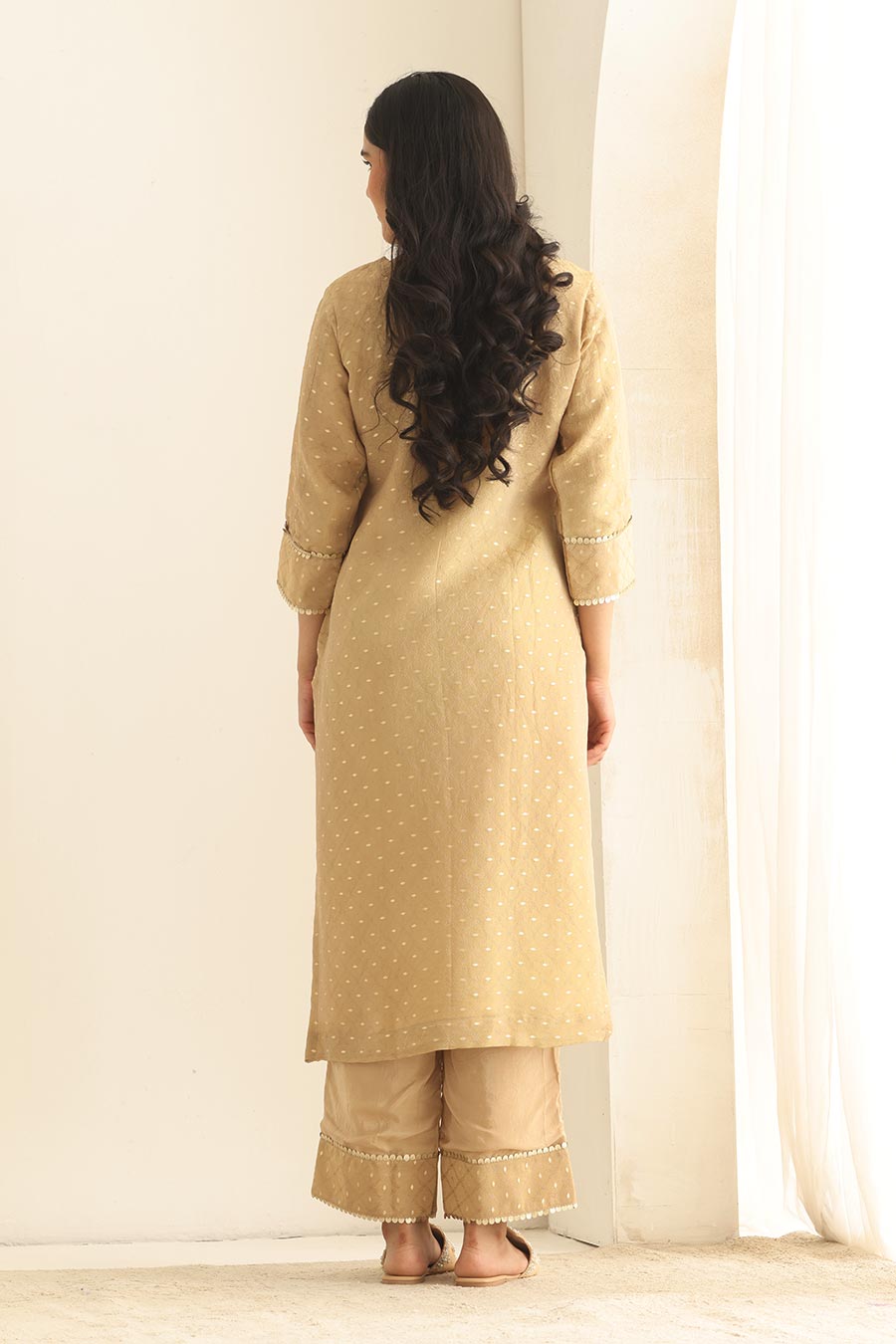 Dastaan Beige Banarsi Tissue Kurta Set
