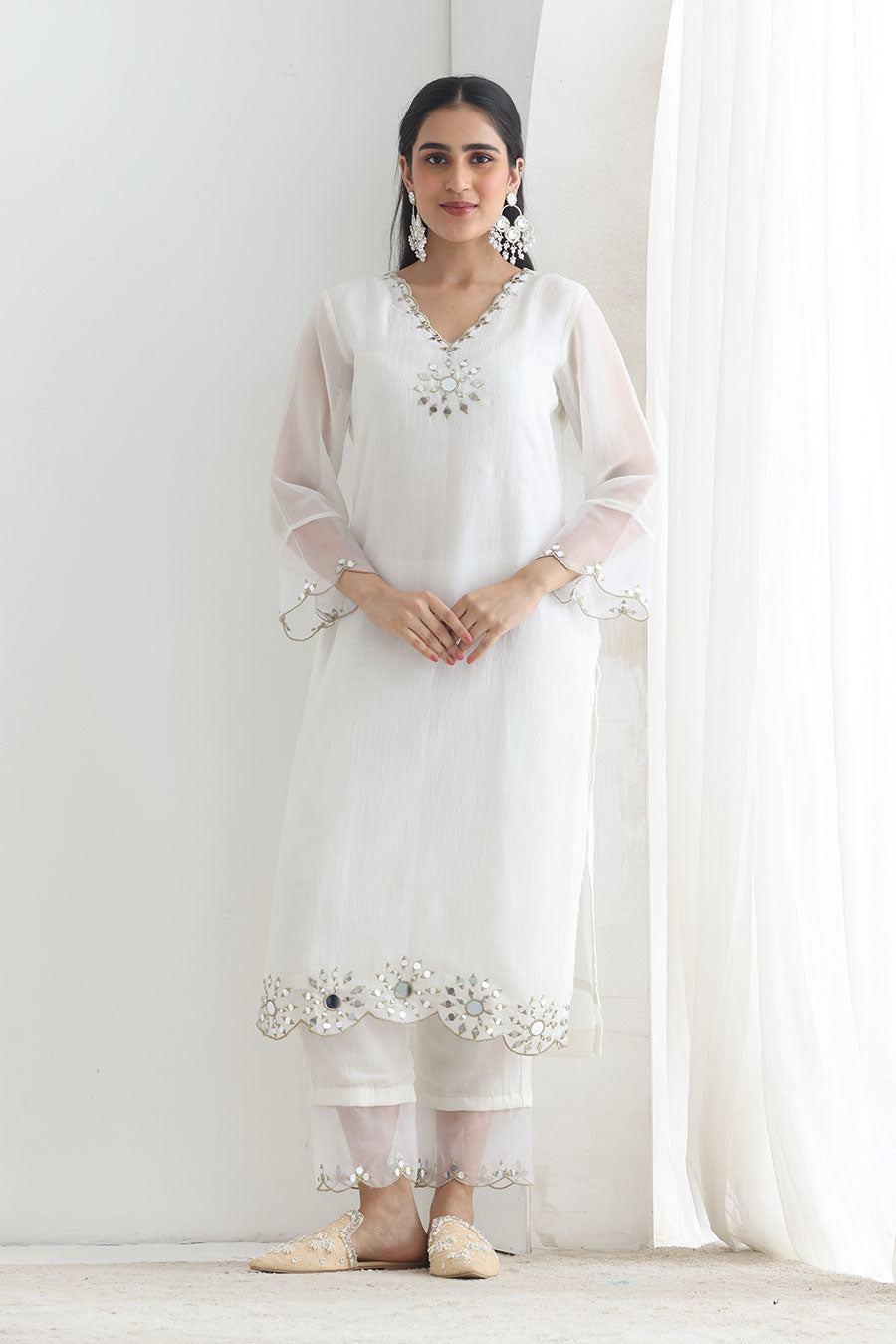 Anura White Crushed Silk Embellished Kurta Set