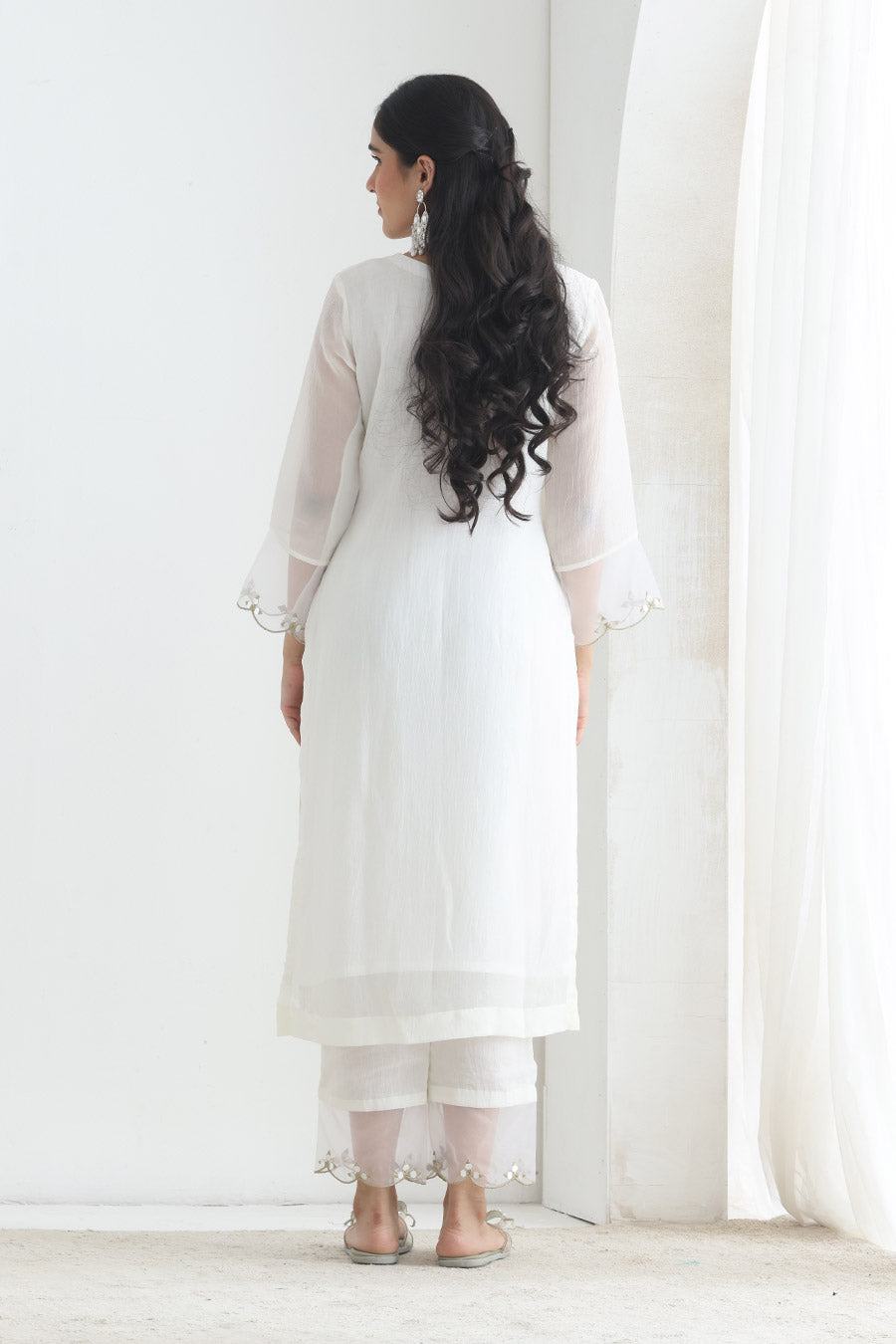 Anura White Crushed Silk Embellished Kurta Set