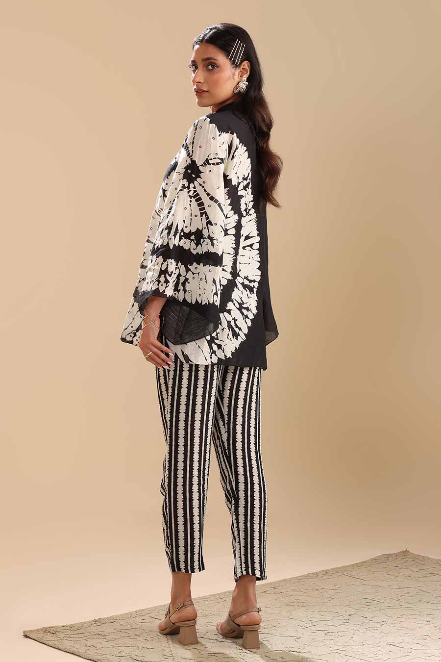 Black & White Naqsh Embellished Co-Ord Set