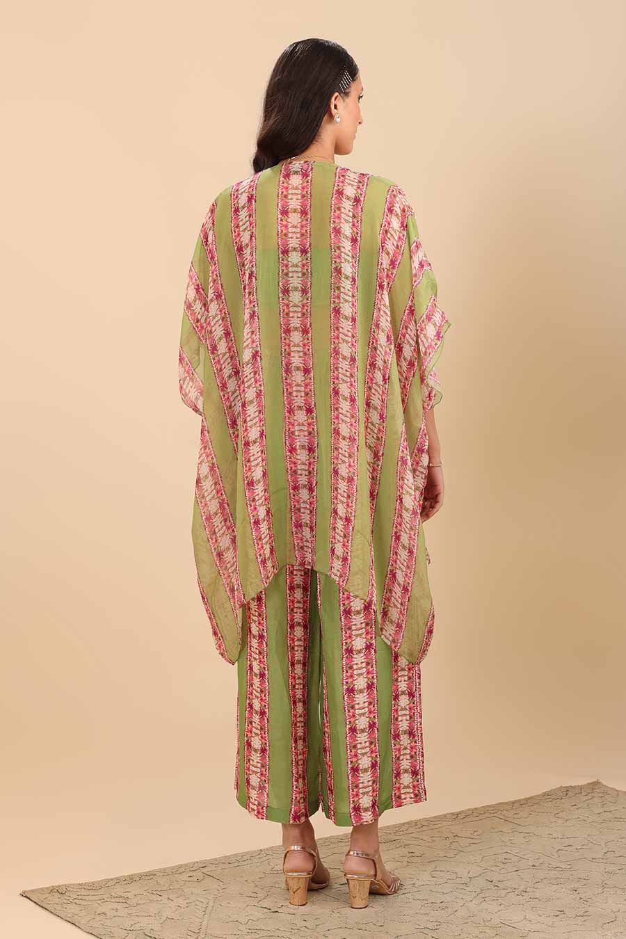 Green Naqsh Embellished Co-Ord Set With Cape