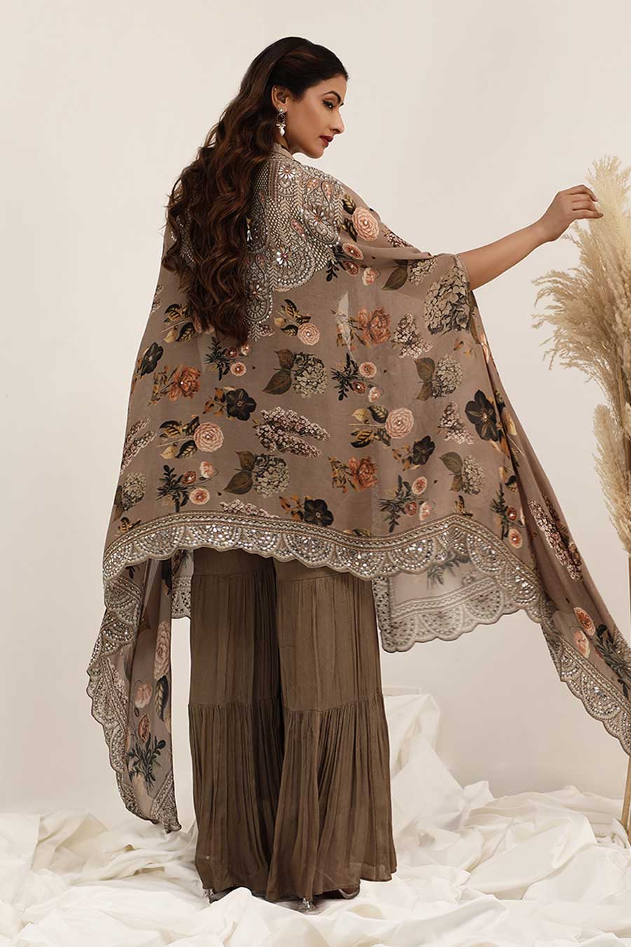 Judge Grey Aaina Embellished Cape Set