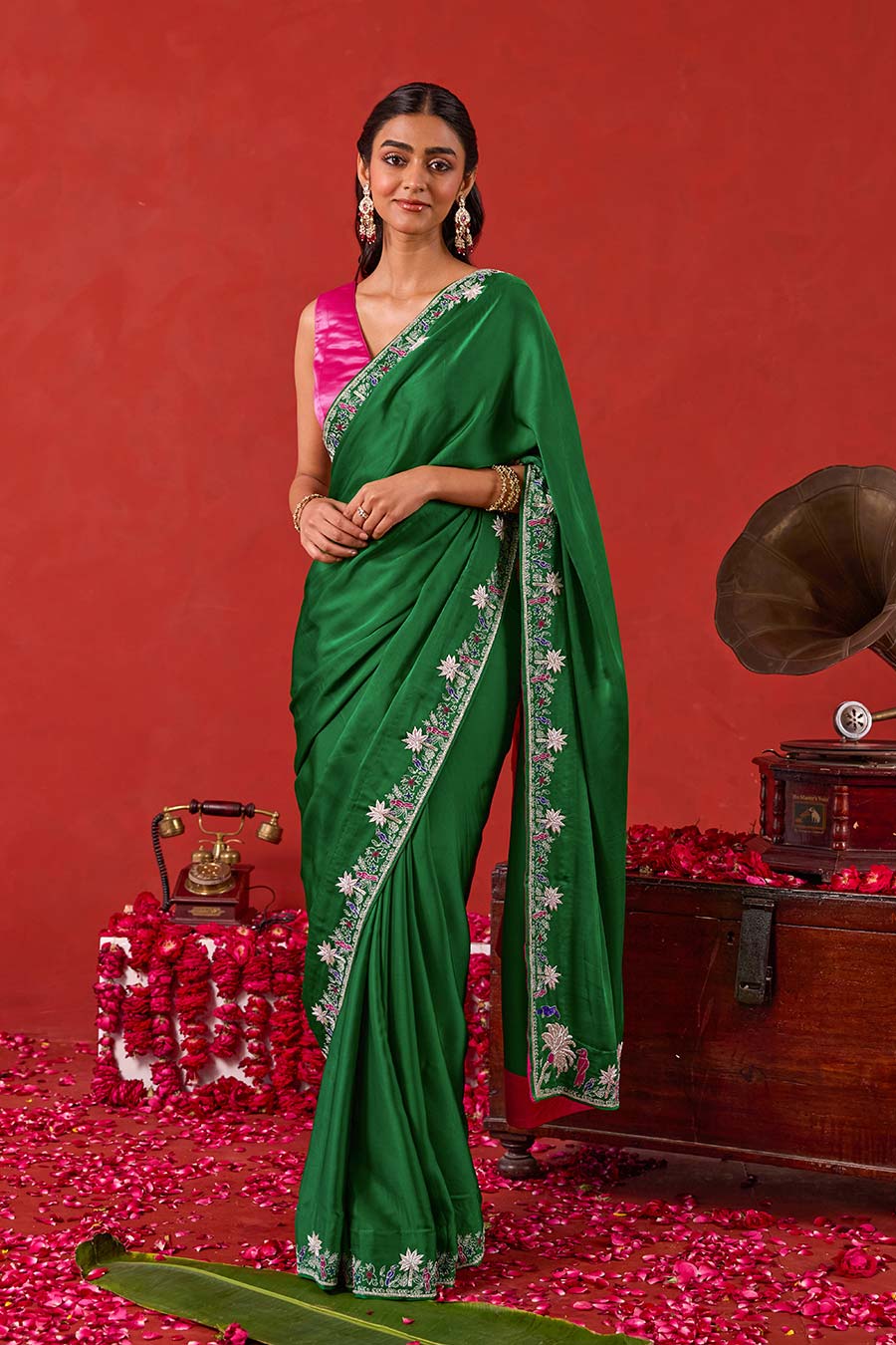 Zariya Green Embroidered Saree With Pink Blouse