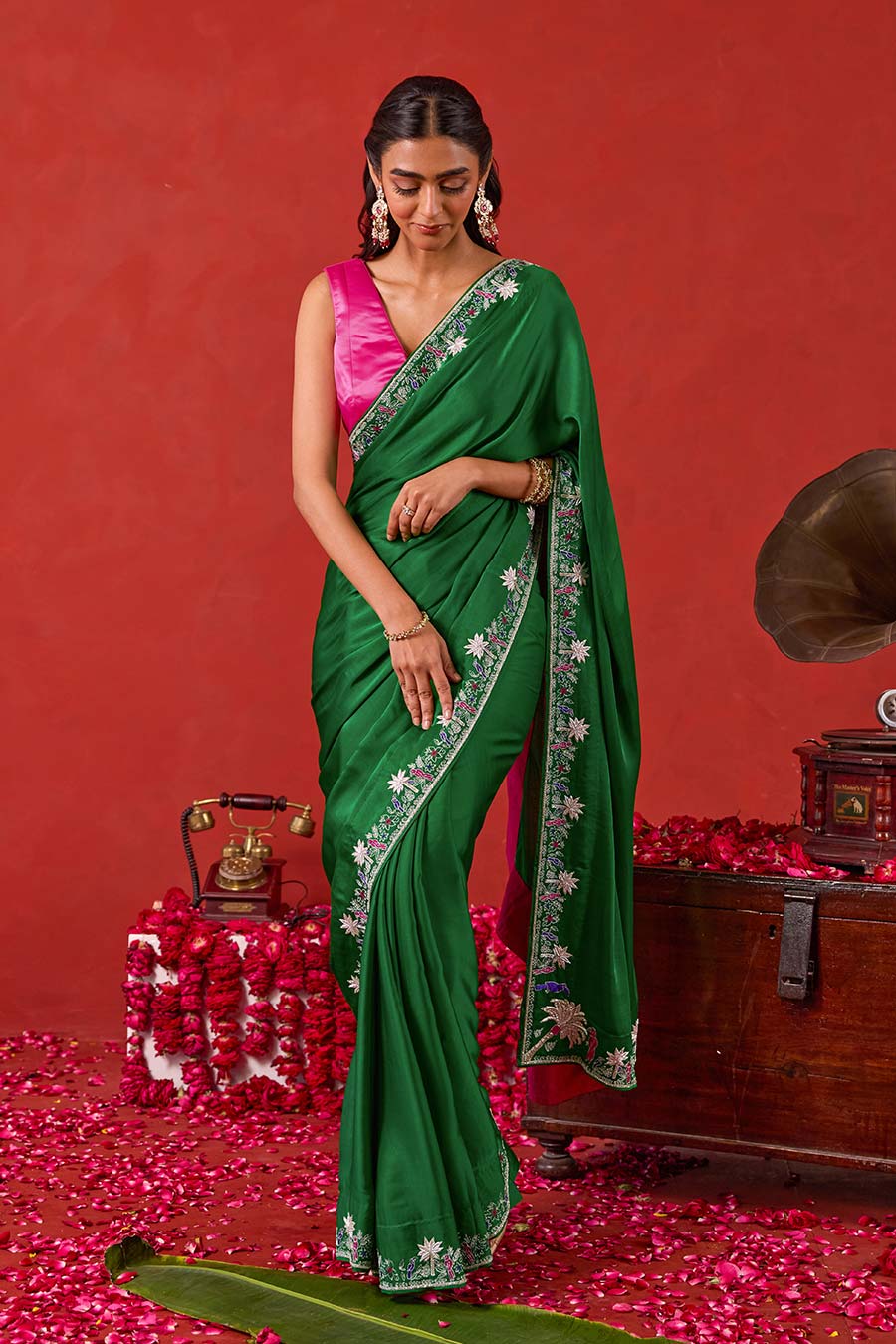 Zariya Green Embroidered Saree With Pink Blouse