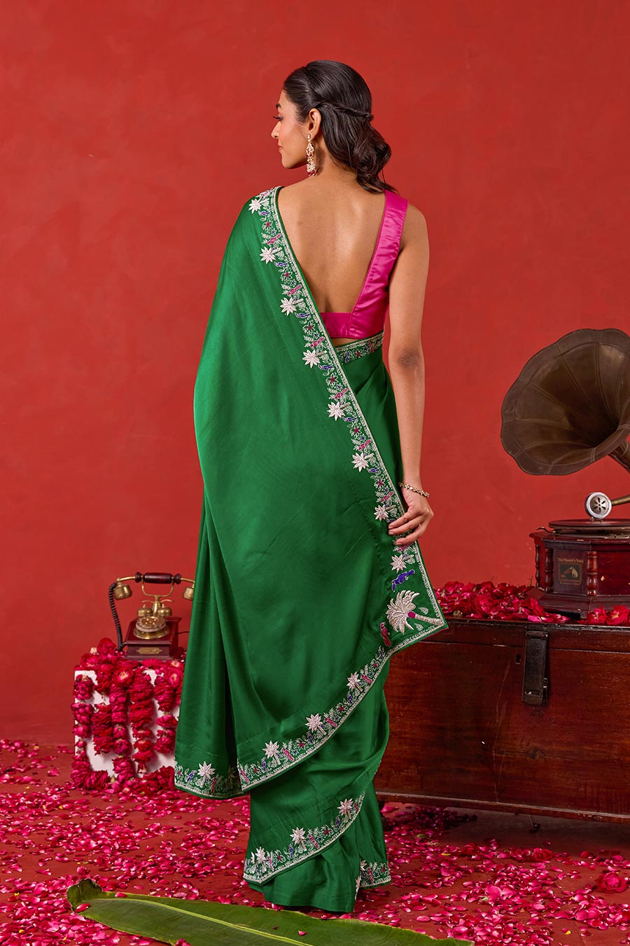 Zariya Green Embroidered Saree With Pink Blouse