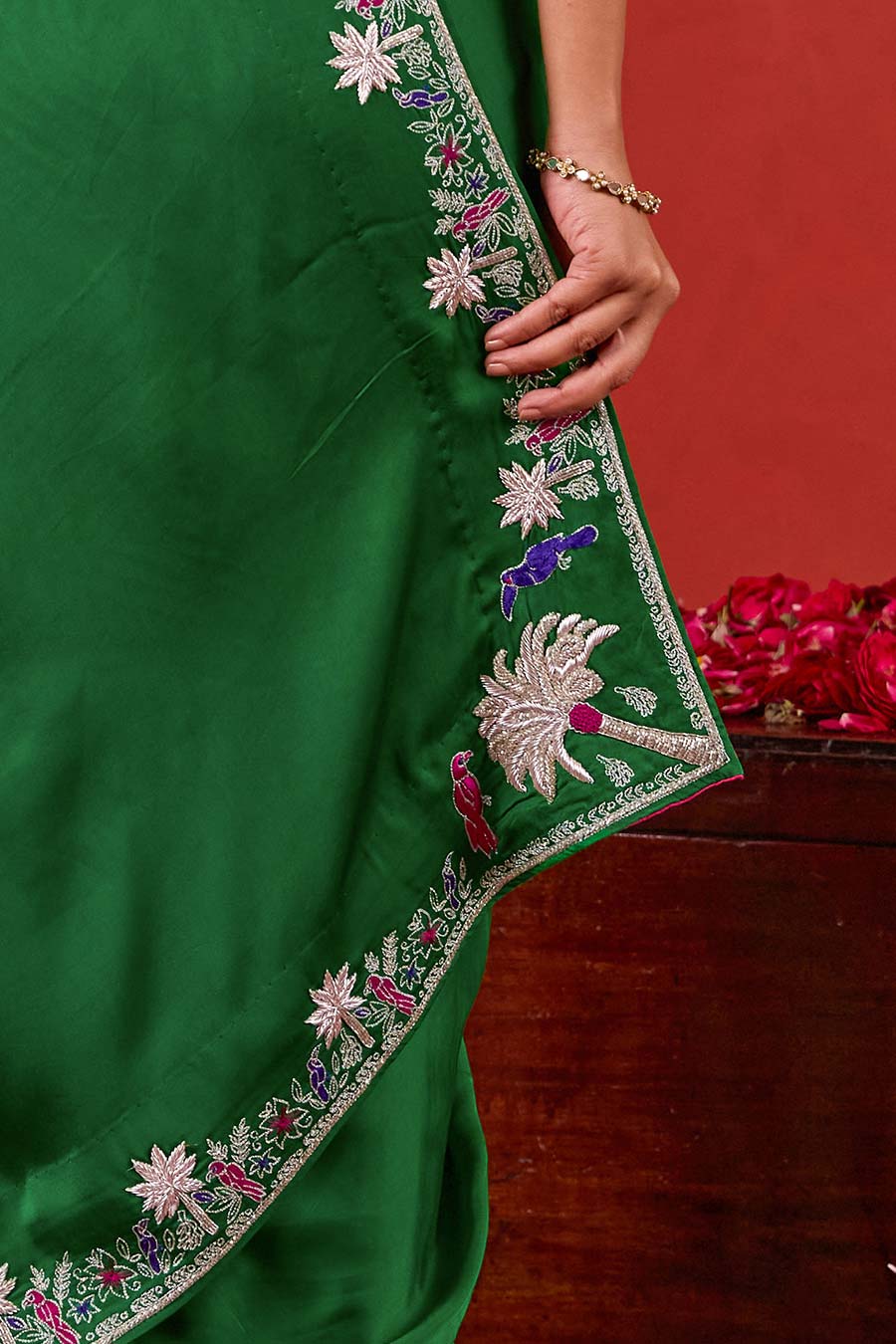 Zariya Green Embroidered Saree With Pink Blouse