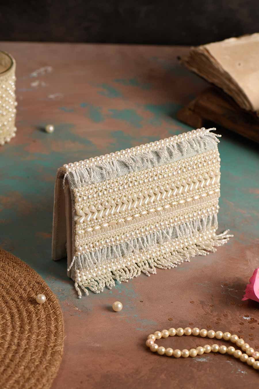 White Moteeiiyaa Embroidered Clutch