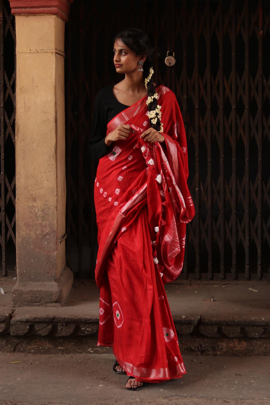 Laalima Red Linen Saree With Unstitched Blouse