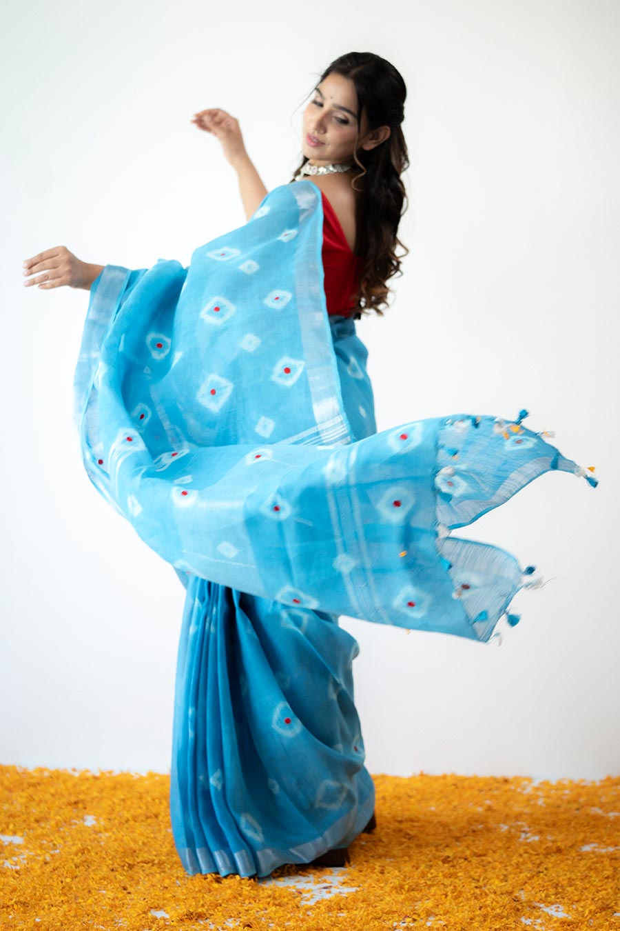 Ambarika Blue Linen Saree With Unstitched Blouse