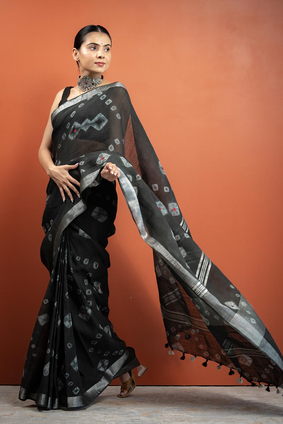 Shyama Black Linen Saree With Unstitched Blouse