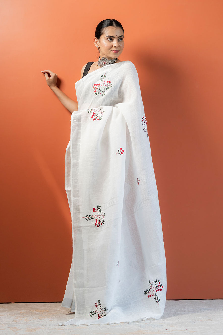 Gulzar Grace White Linen Saree With Unstitched Blouse
