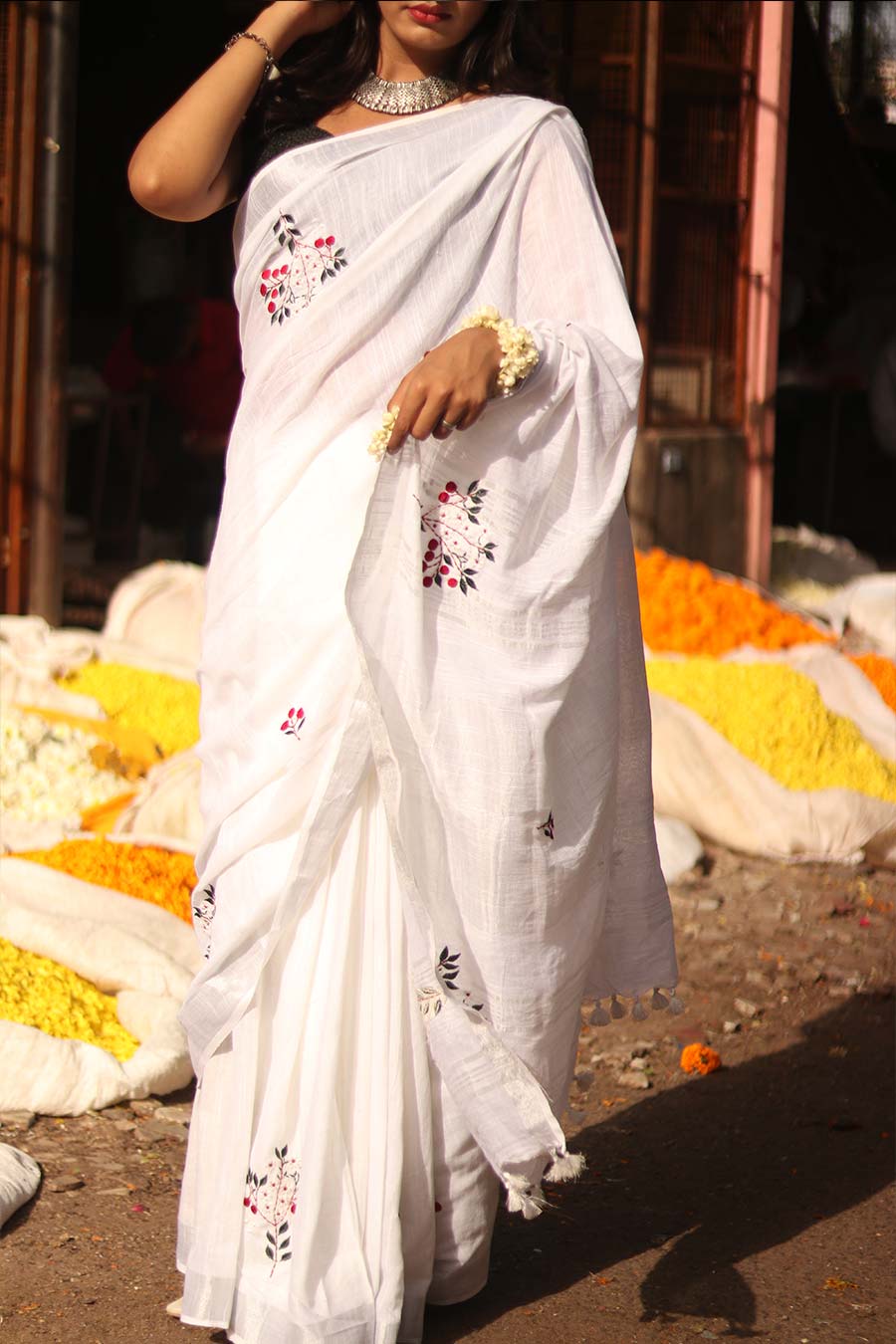 Gulzar Grace White Linen Saree With Unstitched Blouse